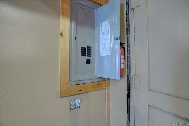 19612 SCHOENHERR Street, Detroit, MI 48205