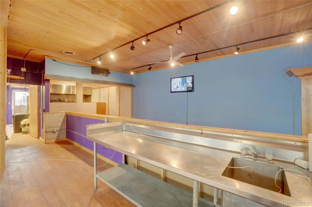 19612 SCHOENHERR Street, Detroit, MI 48205