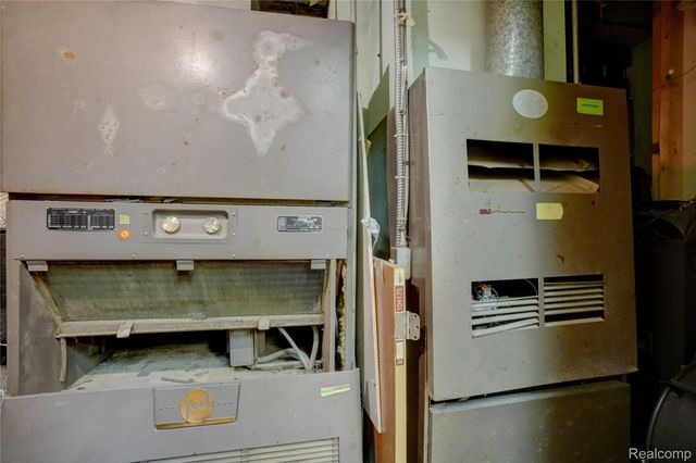 19612 SCHOENHERR Street, Detroit, MI 48205