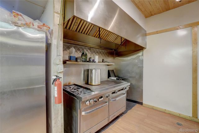 19612 SCHOENHERR Street, Detroit, MI 48205