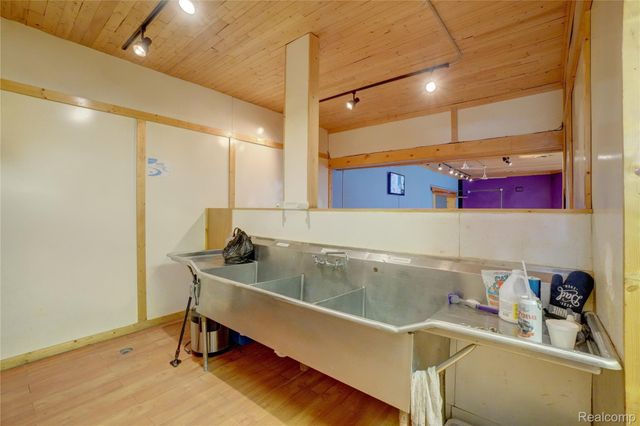 19612 SCHOENHERR Street, Detroit, MI 48205