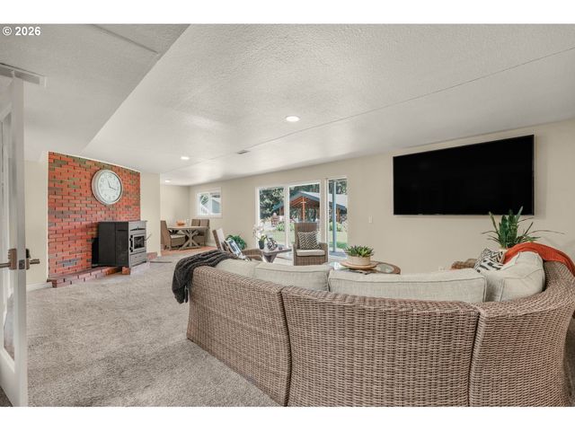 4575 EAGLE CREST Rd, Salem, OR 97304