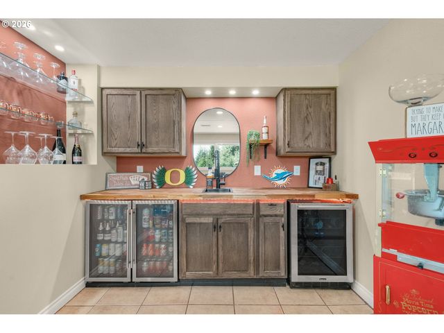 4575 EAGLE CREST Rd, Salem, OR 97304