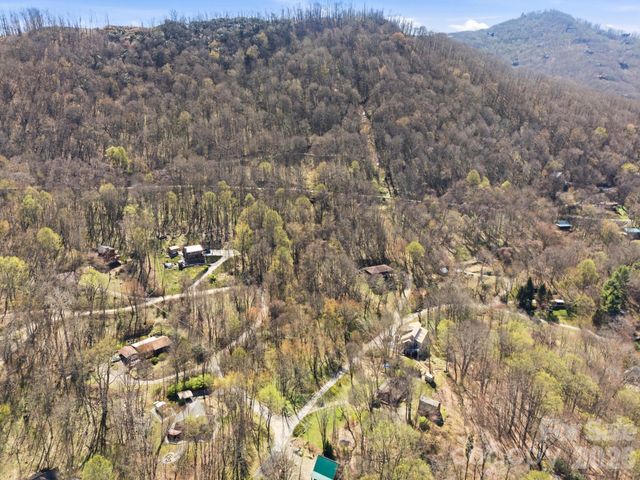 210 Apple Creek Road, Waynesville, NC 28786
