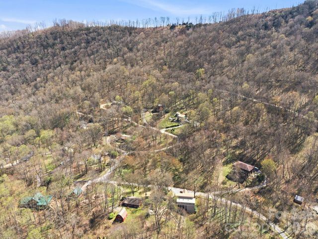 210 Apple Creek Road, Waynesville, NC 28786