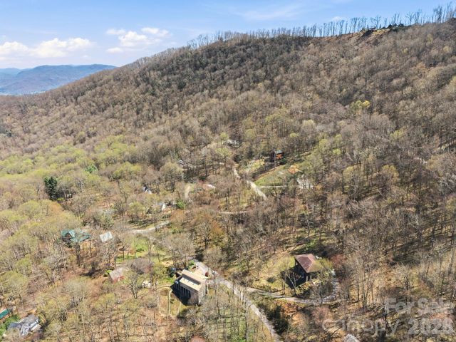 210 Apple Creek Road, Waynesville, NC 28786
