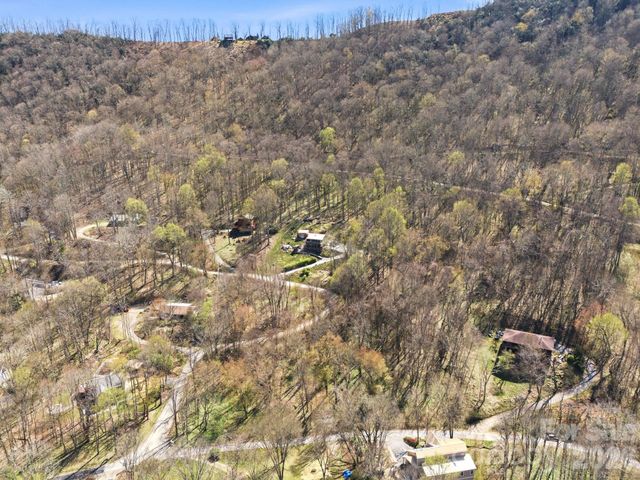 210 Apple Creek Road, Waynesville, NC 28786