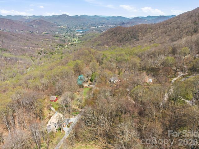 210 Apple Creek Road, Waynesville, NC 28786