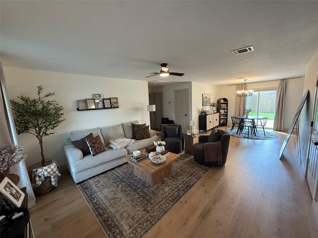 7509 Mockingbird Lane, Texas City, TX 77591