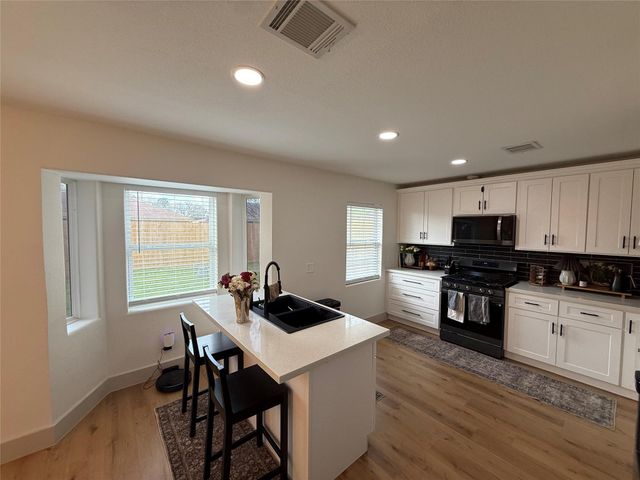 7509 Mockingbird Lane, Texas City, TX 77591