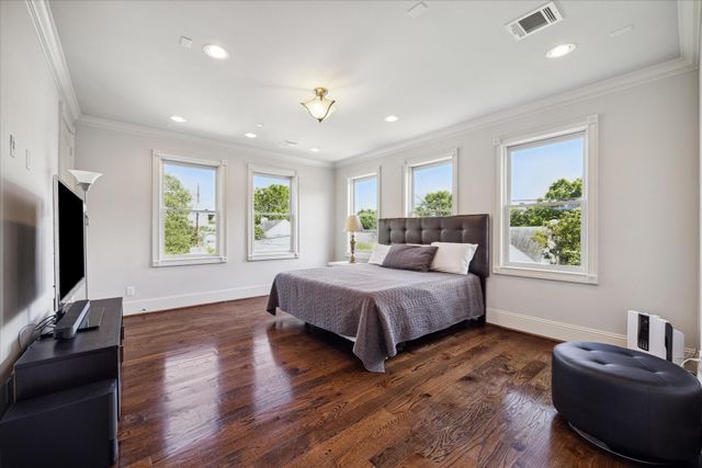 2247 Bartlett Street, Houston, TX 77098