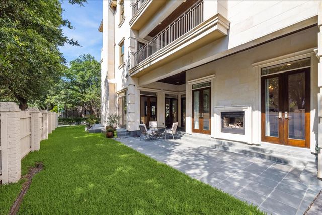 2247 Bartlett Street, Houston, TX 77098