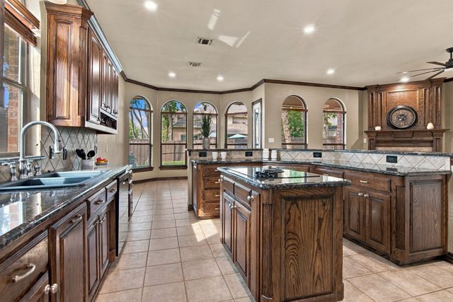7921 Shady Oaks Drive, North Richland Hills, TX 76182