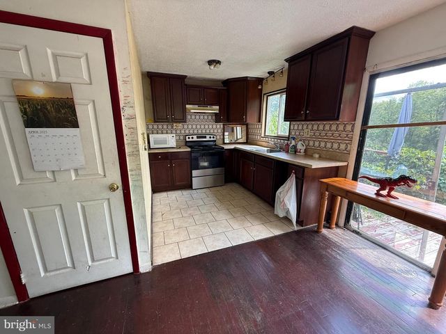 2320 ELIZABETH AVE, Temple, PA 19560