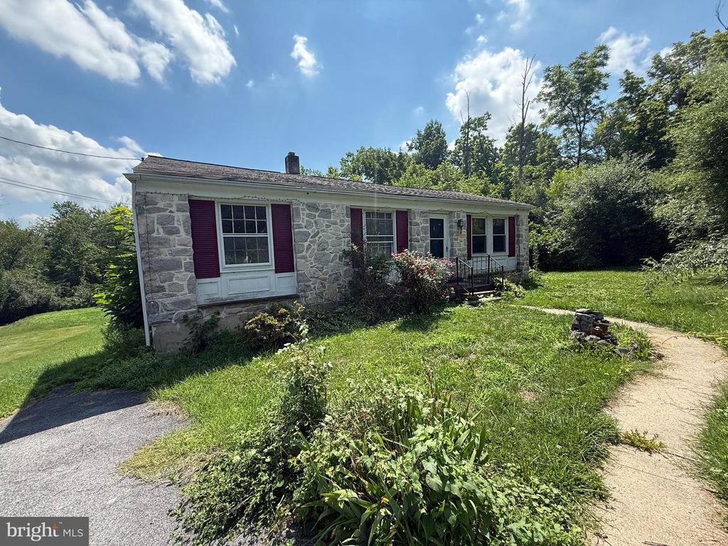 2320 ELIZABETH AVE, Temple, PA 19560