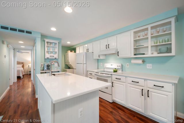 21240 E Glen Haven Circle, Novi, MI 48167