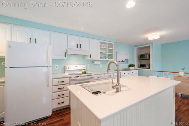 21240 E Glen Haven Circle, Novi, MI 48167