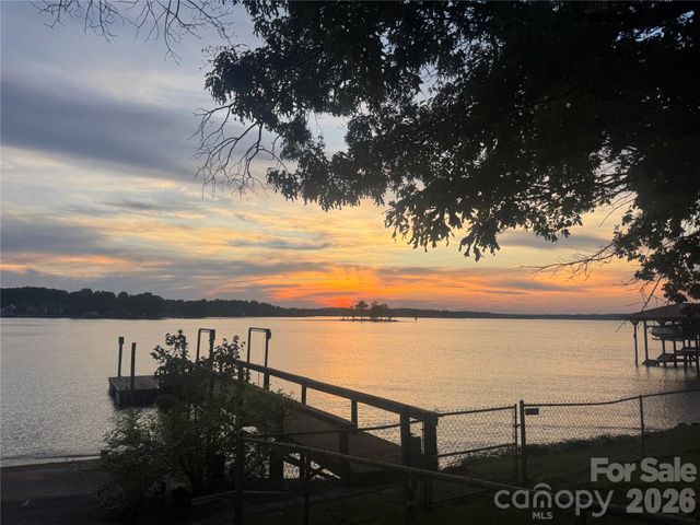 5135 Windward Point, Denver, NC 28037