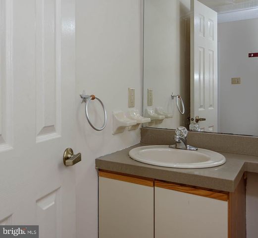 21 CLAVER WAY, Mount Laurel, NJ 08054