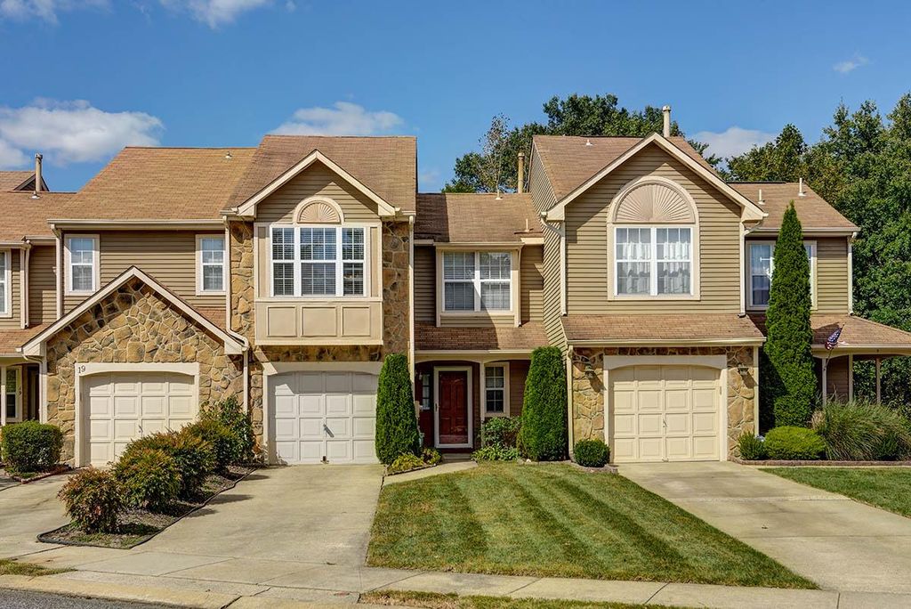 21 CLAVER WAY, Mount Laurel, NJ 08054