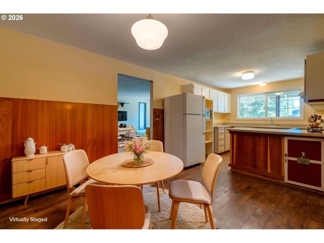 3005 E Lindquist Ct, Newberg, OR 97132