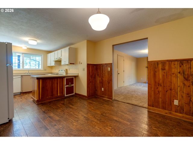 3005 E Lindquist Ct, Newberg, OR 97132