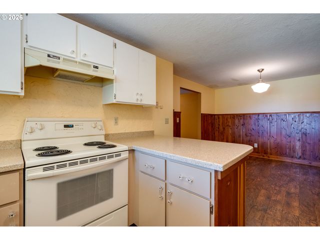 3005 E Lindquist Ct, Newberg, OR 97132