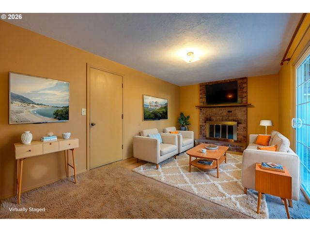 3005 E Lindquist Ct, Newberg, OR 97132