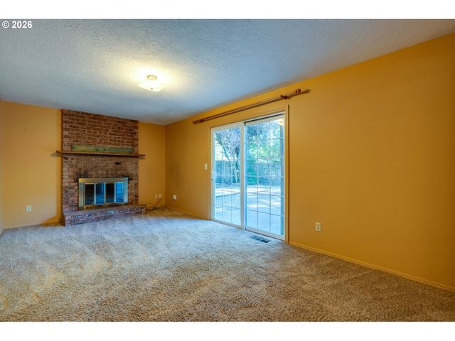 3005 E Lindquist Ct, Newberg, OR 97132