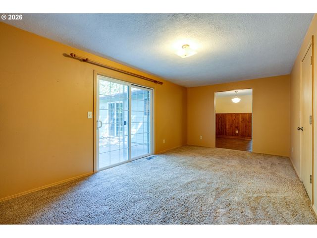 3005 E Lindquist Ct, Newberg, OR 97132
