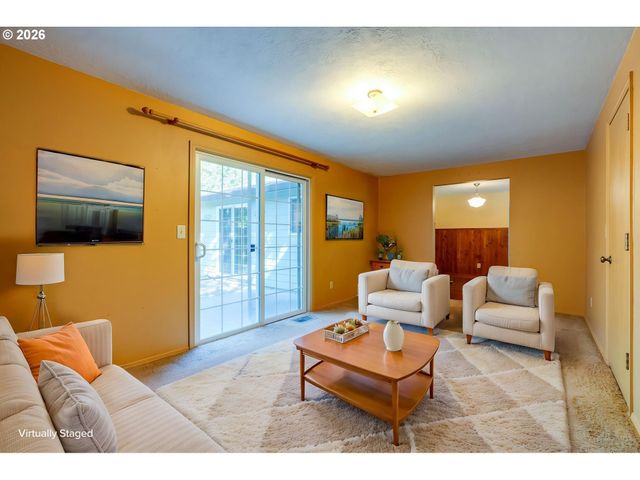 3005 E Lindquist Ct, Newberg, OR 97132