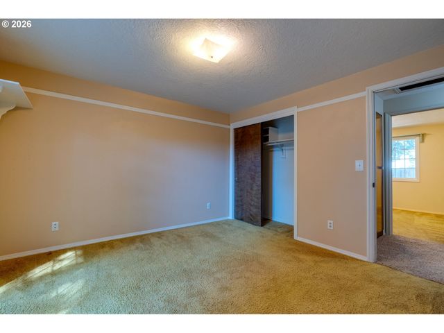 3005 E Lindquist Ct, Newberg, OR 97132