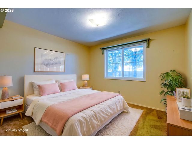 3005 E Lindquist Ct, Newberg, OR 97132