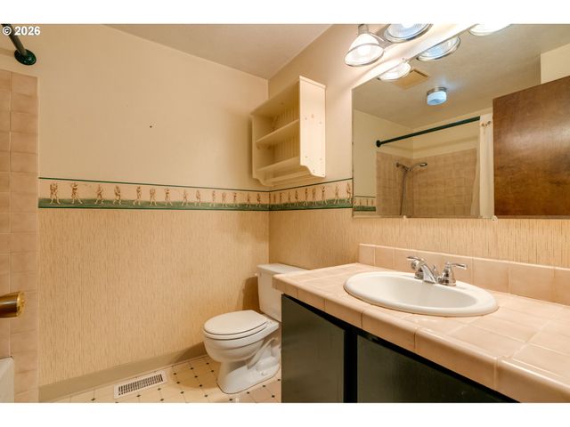 3005 E Lindquist Ct, Newberg, OR 97132
