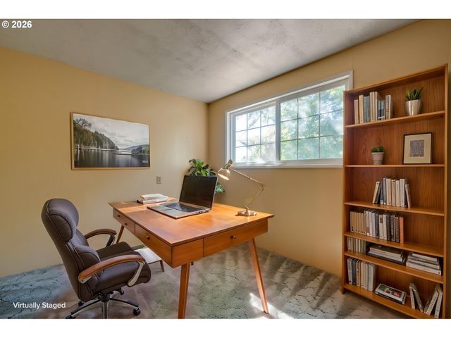 3005 E Lindquist Ct, Newberg, OR 97132