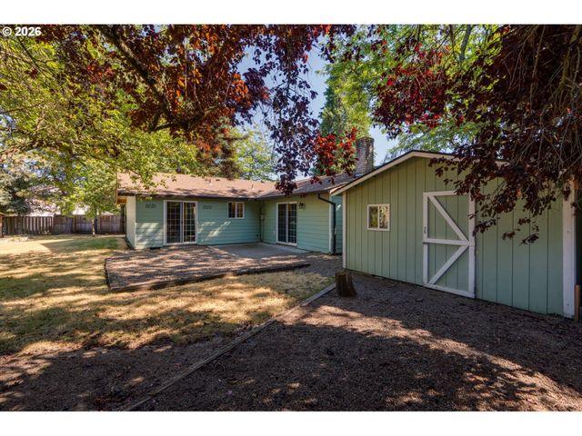 3005 E Lindquist Ct, Newberg, OR 97132