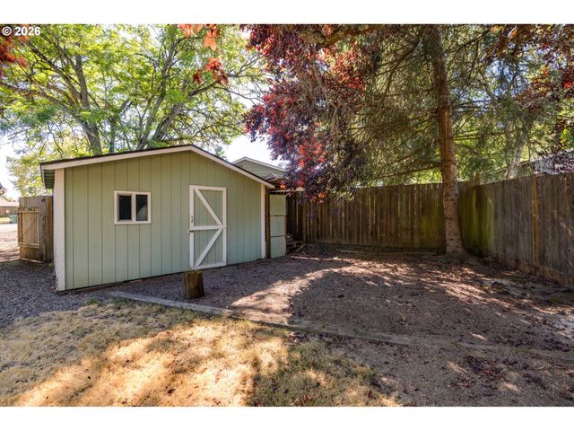 3005 E Lindquist Ct, Newberg, OR 97132