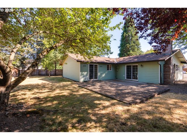 3005 E Lindquist Ct, Newberg, OR 97132