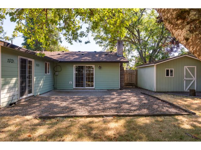 3005 E Lindquist Ct, Newberg, OR 97132