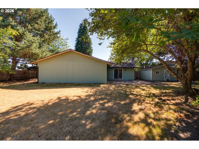 3005 E Lindquist Ct, Newberg, OR 97132