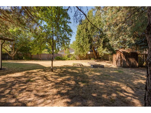 3005 E Lindquist Ct, Newberg, OR 97132
