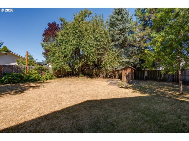 3005 E Lindquist Ct, Newberg, OR 97132