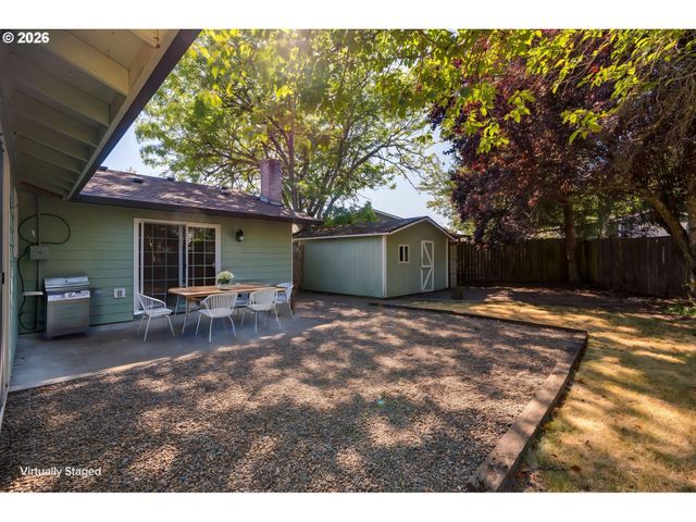 3005 E Lindquist Ct, Newberg, OR 97132