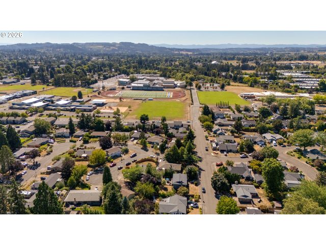 3005 E Lindquist Ct, Newberg, OR 97132