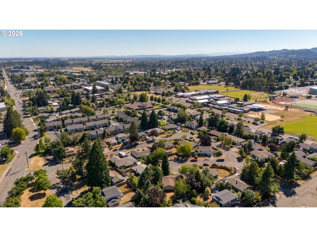 3005 E Lindquist Ct, Newberg, OR 97132