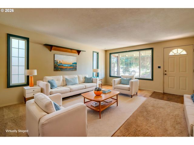3005 E Lindquist Ct, Newberg, OR 97132