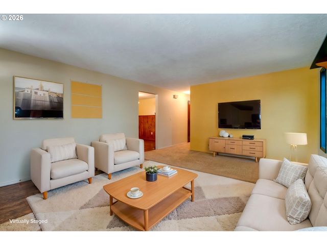 3005 E Lindquist Ct, Newberg, OR 97132