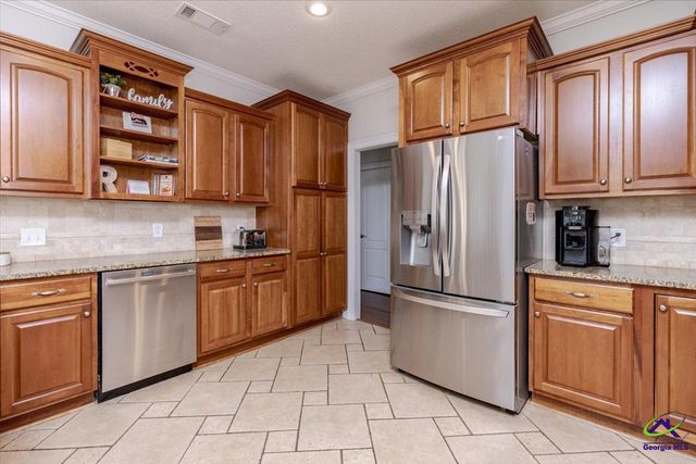 200 River Oak Court, Kathleen, GA 31047