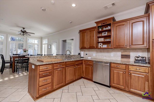 200 River Oak Court, Kathleen, GA 31047