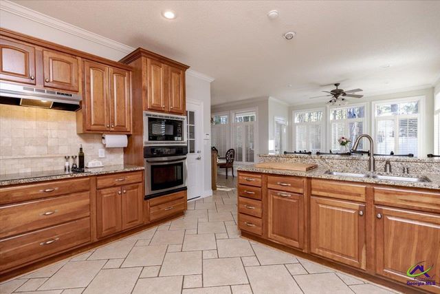 200 River Oak Court, Kathleen, GA 31047